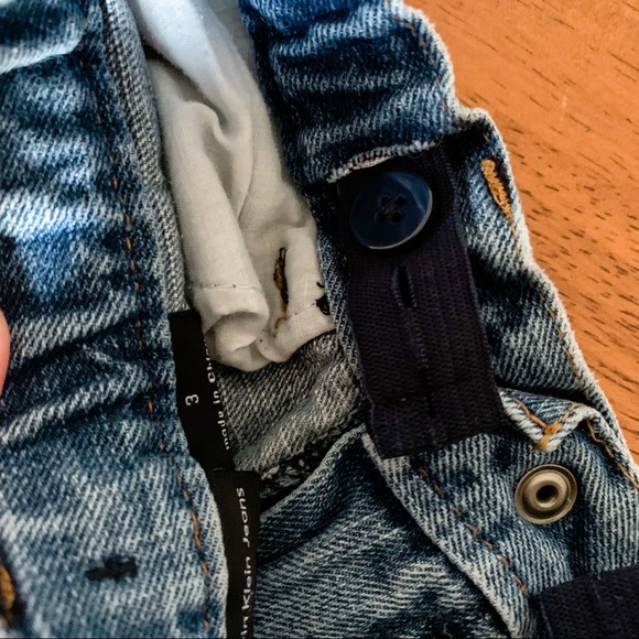 Calvin Klein • Straight Leg Jeans - Picture 5 of 6